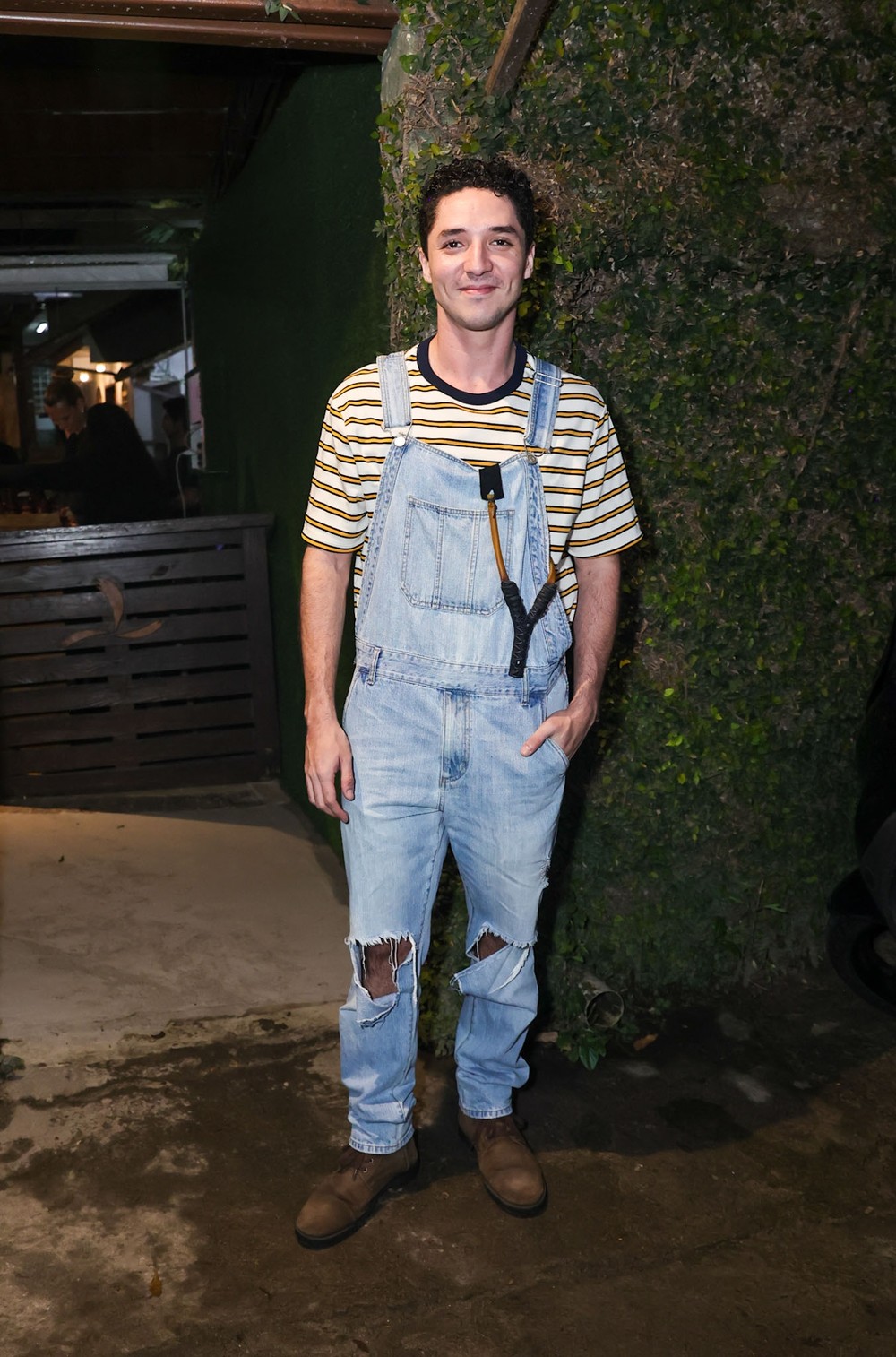 'Quem Ama Cuida': elenco capricha em looks para assistir centésimo capítulo da novela