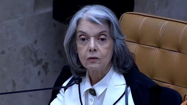 STF tem sessão presencial esvaziada um dia após bate-boca entre ministros em julgamento de Moraes
