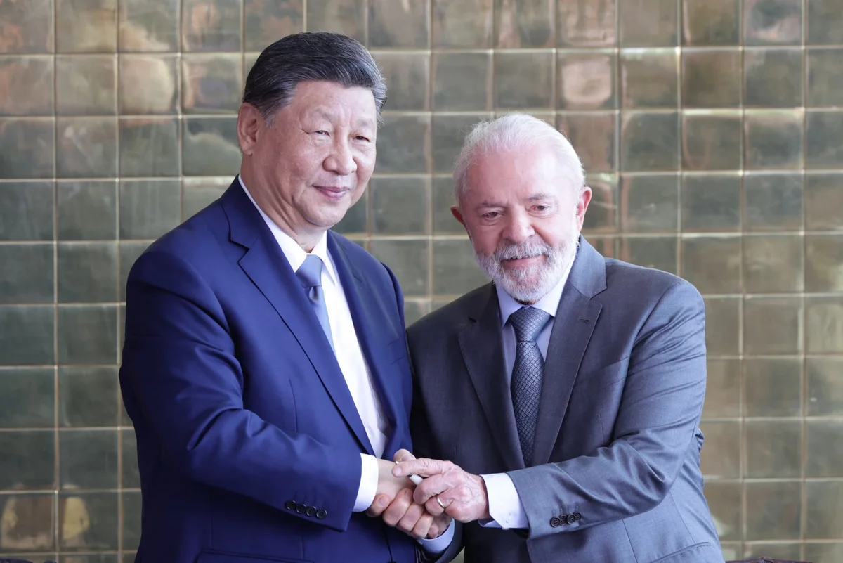 Presidentes Lula (Brasil) e Xi Jinping (China) assinam 37 acordos bilaterais. Declaração conjunta abre crise com Taiwan Metropoles