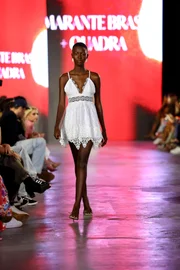 Imagem da matéria: Louback, Naked e Amarante Brasil fecham 2º dia de Metrópoles Catwalk