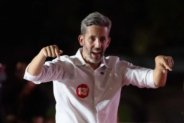 TRE nega pedido de Grass para excluir propaganda que diz "PT nunca mais"