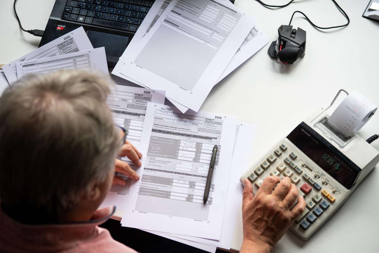 Um funeral pode custar, em média, cerca de R$ 5 mil, sem considerar despesas com jazigo ou cremação