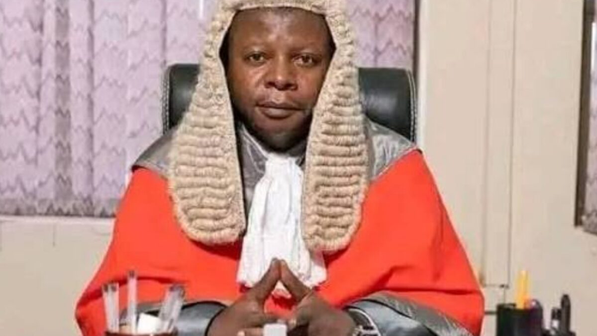 Juiz anula pedido de reabertura da licença da universidade pentecostal após decisão de desregulação