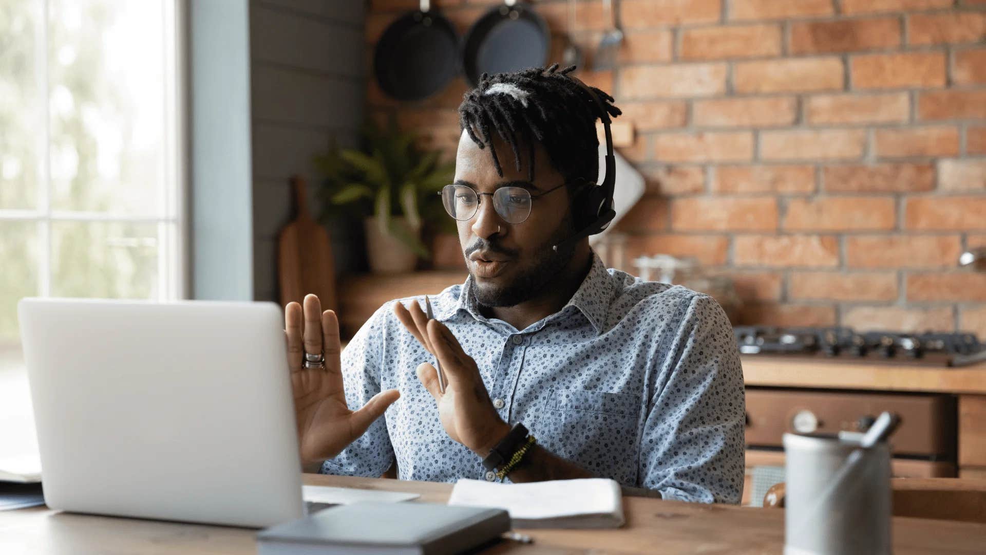 Pessoas criadas por pais extremamente elegantes geralmente dizem 11 frases em conversas casuais