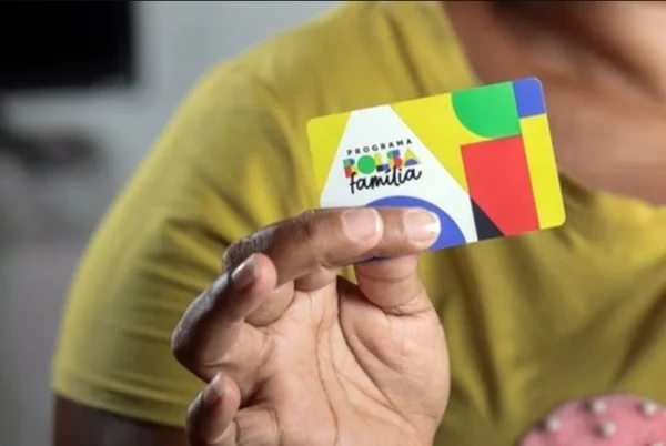 Lula reajusta Bolsa Família com aceno a grupo onde houve queda de apoio