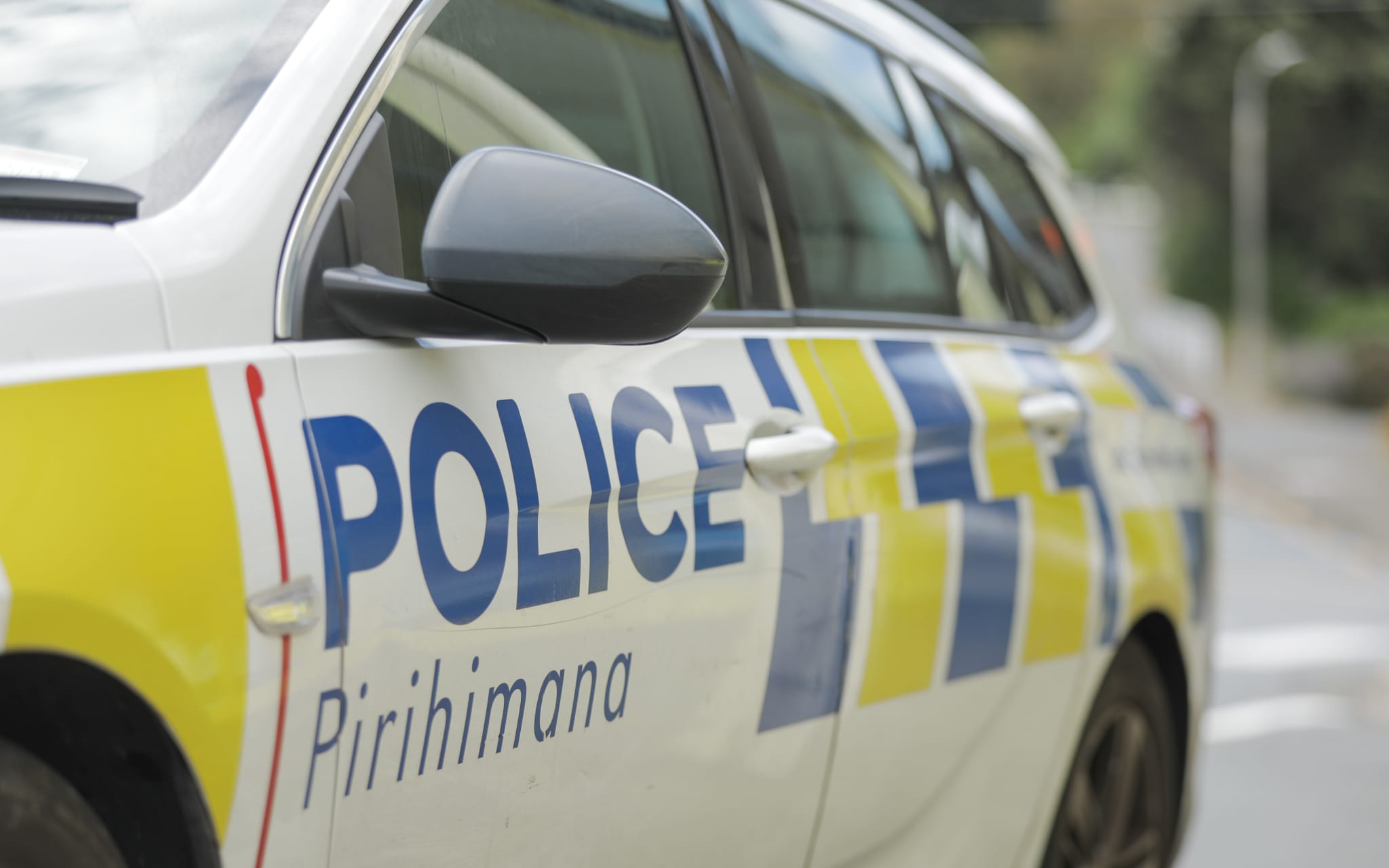 'Desordem entre vizinhos' deixa uma pessoa gravemente ferida em Auckland
