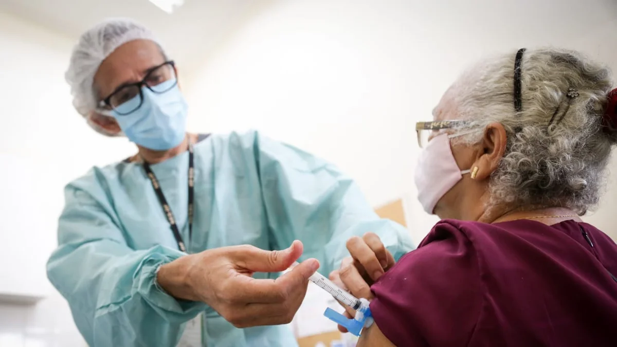 Pneumo 20: DF receberá 13 mil doses para vacinar idosos de 85 anos ou mais