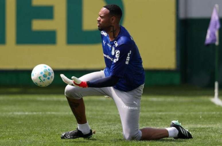 Carlos Miguel cita comparação com Marcos e projeta duelo com o Grêmio