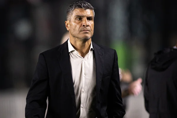 Com sete mudanças, Vasco está escalado para jogo decisivo contra o Santa Fe