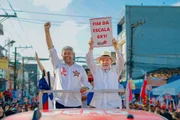 Lula e Jerônimo Rodrigues durante ato em Salvador (BA)