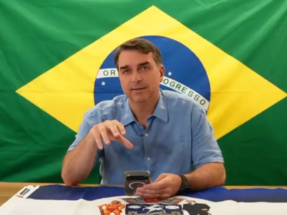 Flávio comenta julgamento no STF e diz que Lula dividiu poder com Moraes