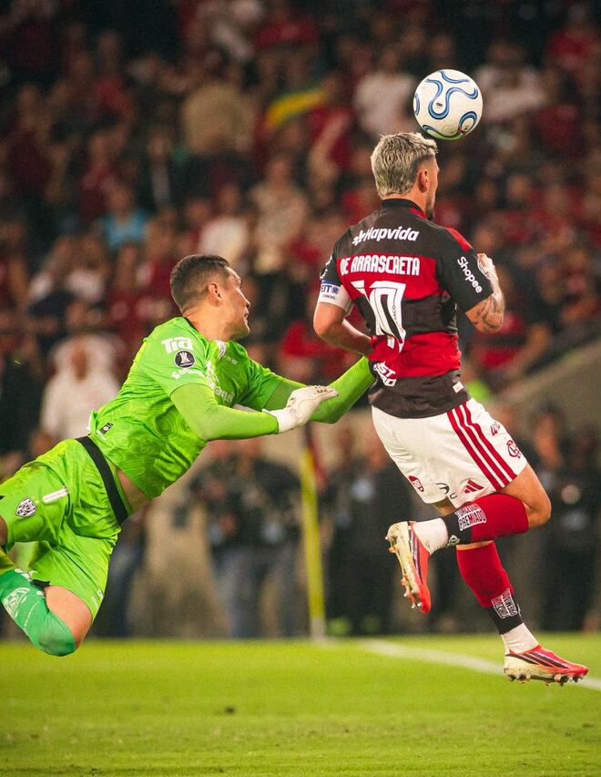 Gramado péssimo do Maracanã trava, mas salva o Flamengo. ‘Deveria ter começado com o Arrascaeta’, confessa Jardim. Time passou sufoco, mas está na semifinal