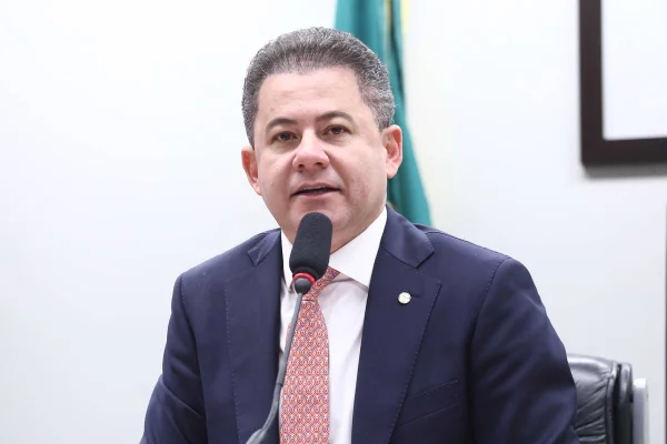 Cezinha assinou contrato para comprar 4% de instituto fundado por Mendonça - destaque galeria